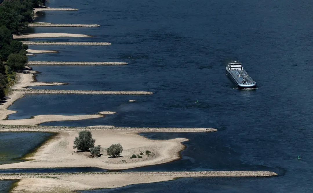 ?海運系統：包括船舶、港口和航線，還涵蓋了物流